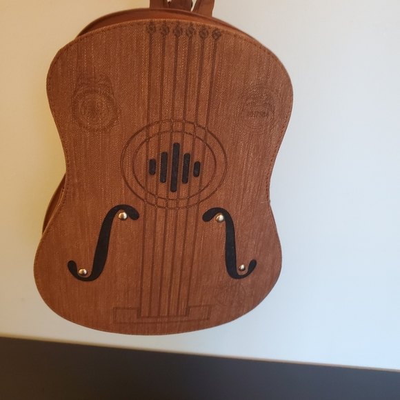 Backpack 🎒 - Picture 2 of 4